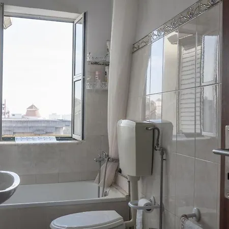 Marques Gardens Hostel *